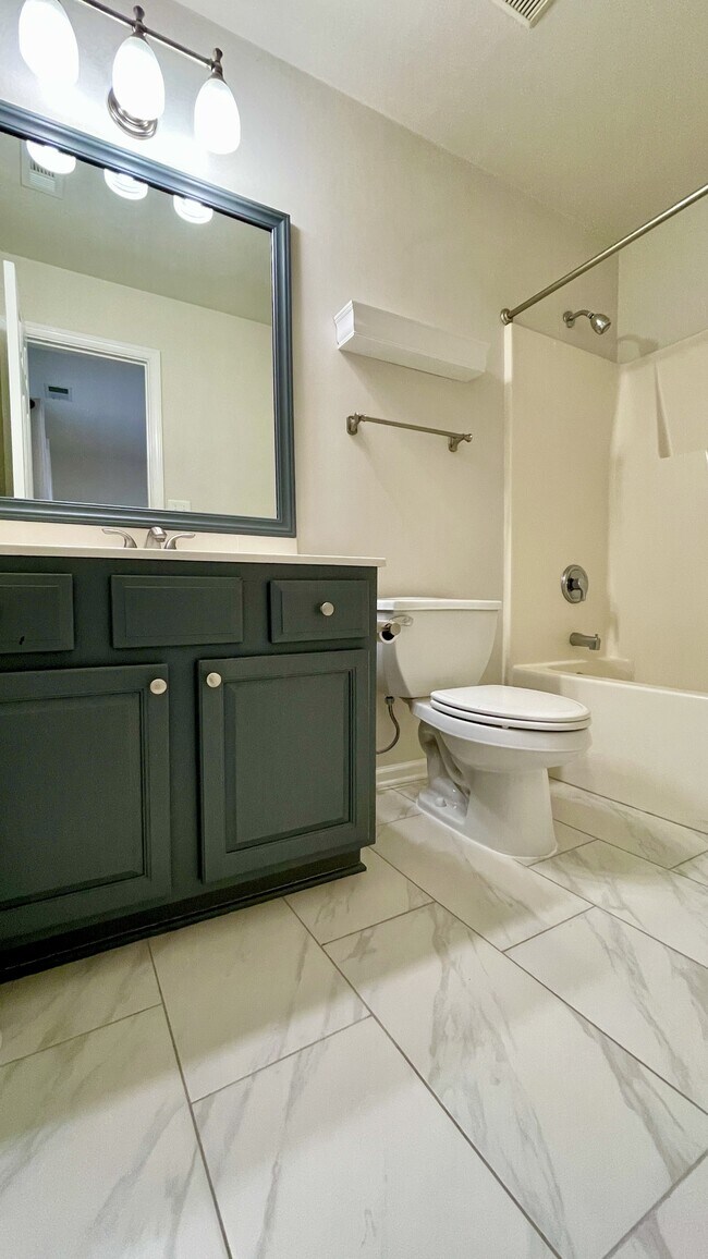 Building Photo - 6207 Oaken Gate Dr S