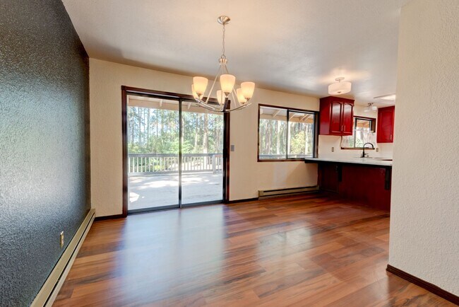 Building Photo - 1638 Fern Pl