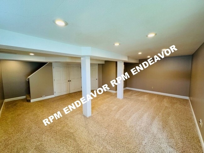 Building Photo - Beautiful 3BR/2.5BA Rental with Garage, Fe...