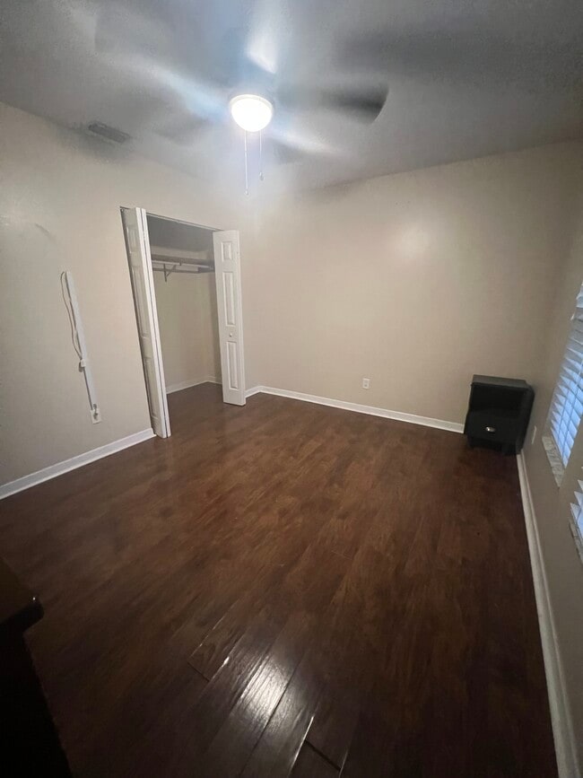 Building Photo - 6959 Aberfeldy Ave N