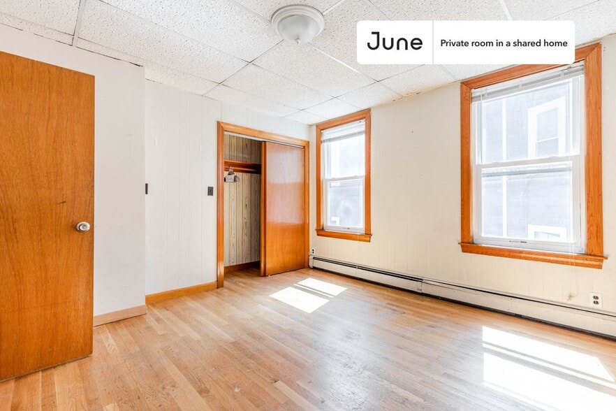 Building Photo - Room in Shared 5 bed/1 bath home