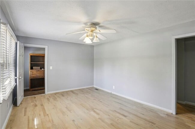 Building Photo - 2266 N Shallowford Rd