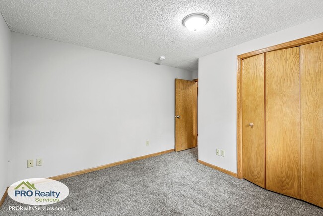 Building Photo - 3 Bedroom Home in Mounds View