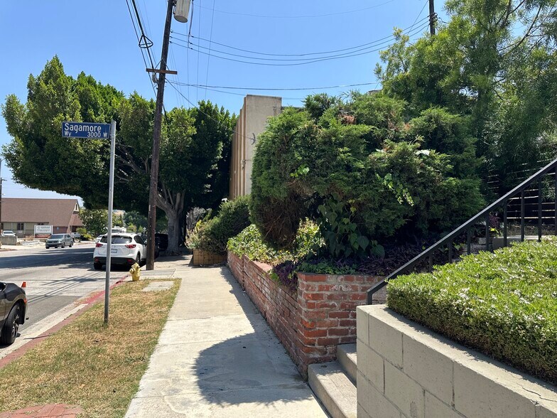 Building Photo - 4353 Verdugo Rd