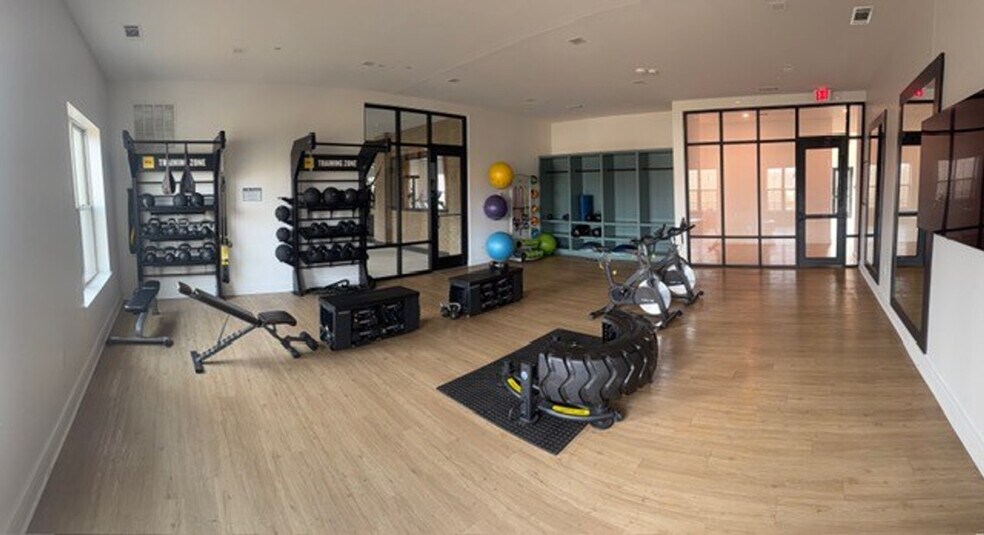 Building Photo - 611 Cooper River Cir