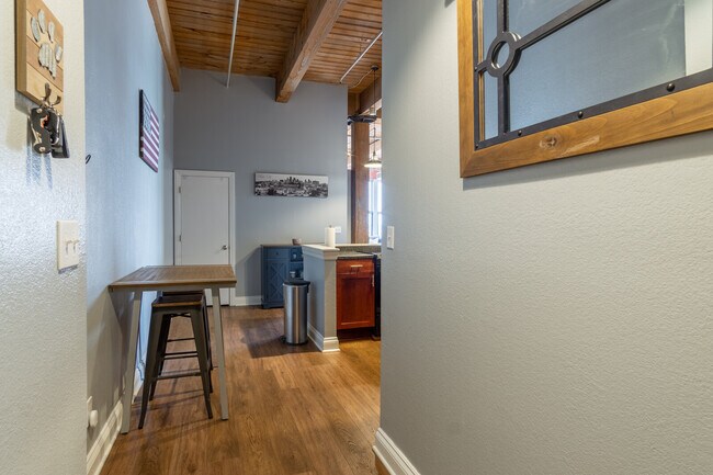 Building Photo - 308 W 8th St