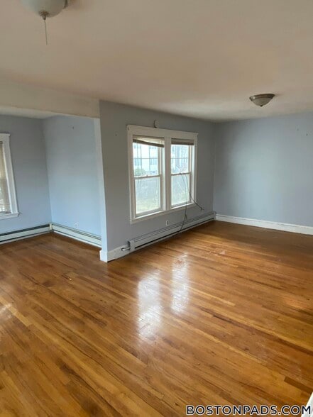 Building Photo - 2 Goldsmith Ave