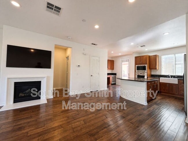 Building Photo - 84 Palos Verdes Blvd