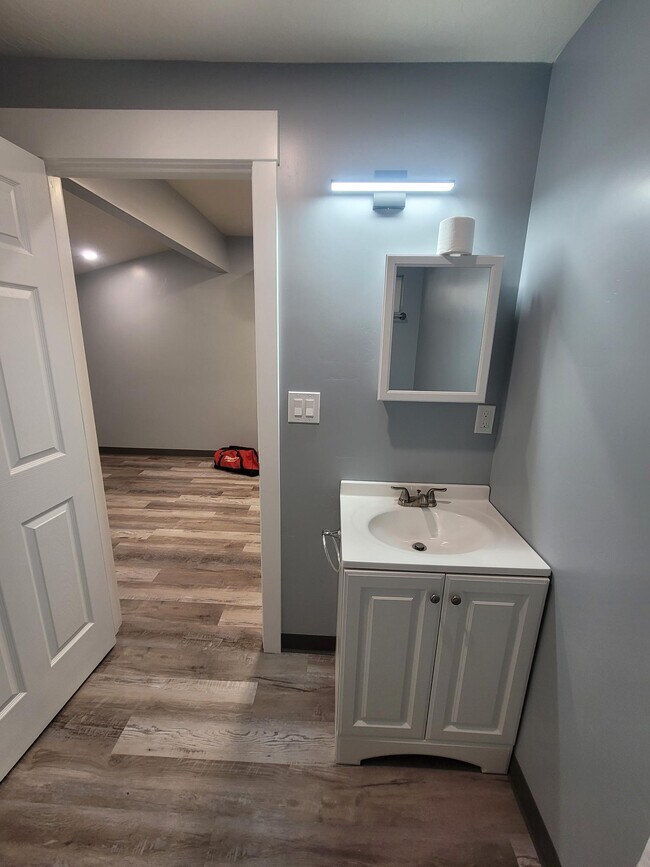 Building Photo - 168 E 70 S