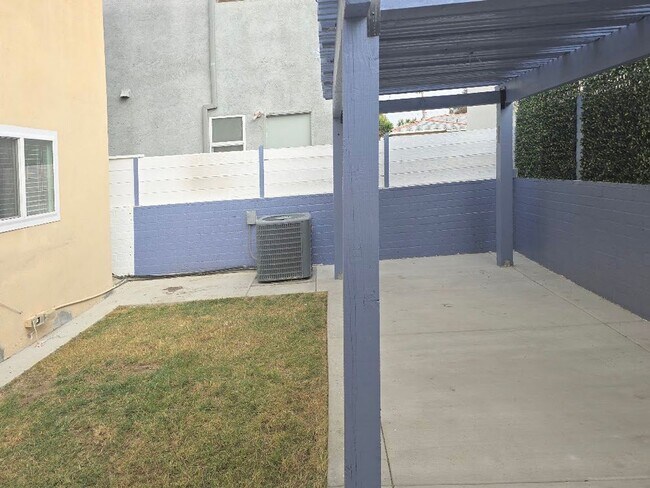 Building Photo - Great two story home in Pacific Beach close to the bay!