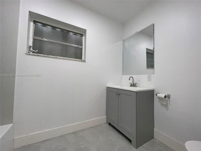 Building Photo - 5810 NW 27th Ct