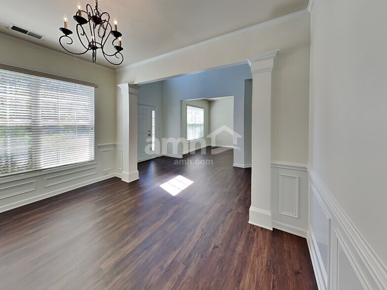 Building Photo - 9839 Jeanette Cir