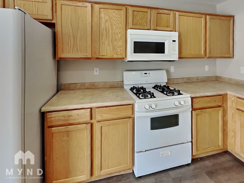 Building Photo - 836 W Burkhalter Dr