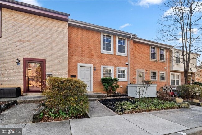 Building Photo - 2146 Golf Course Dr