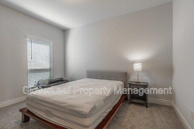 Building Photo - 1149 Cadogan Squire
