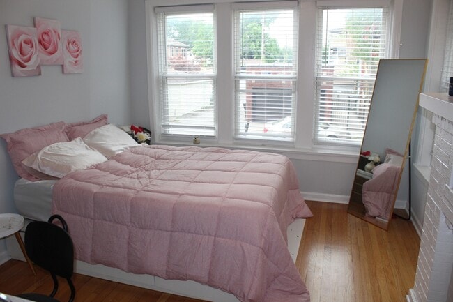 Building Photo - 3745 W Argyle St