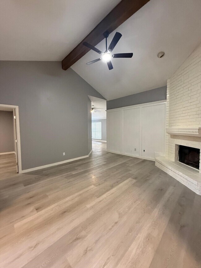 Building Photo - 1019 Western Springs Dr