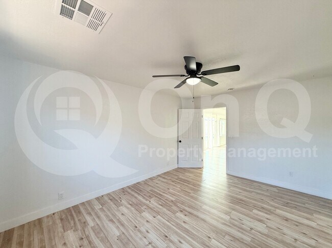 Building Photo - 7107 E Flossmoor Ave