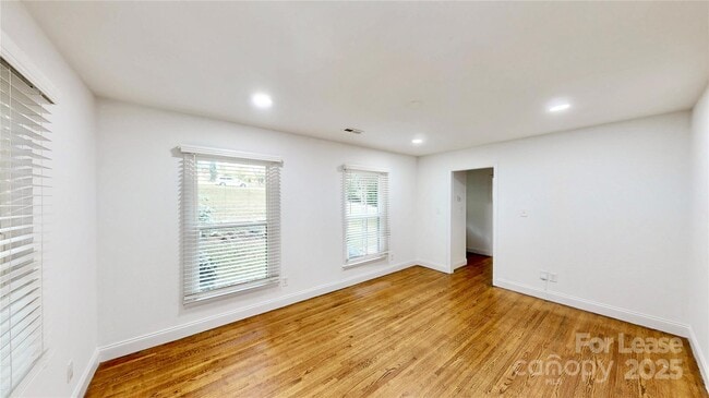 Building Photo - 3414 Bonneville Dr