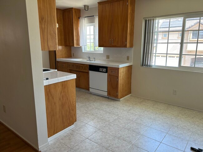 Dining area and kitchen - 147 Genoa St