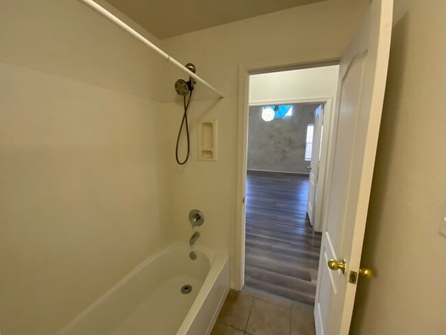 Building Photo - 4 Bedroom Single Story Home Available Near Unser Blvd NE & King Blvd NE in Rio Rancho!