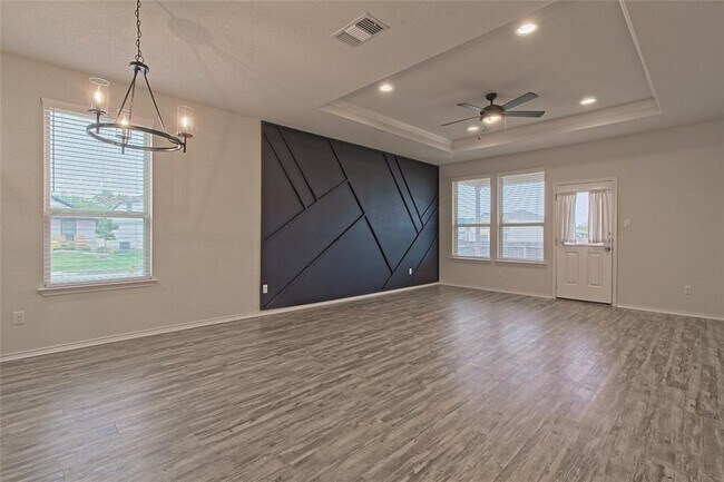 Building Photo - 601 Hummingbird Ln