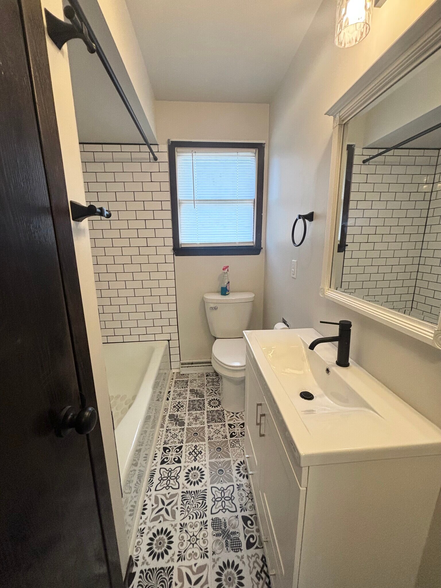 Building Photo - 1033 Wilson Ave