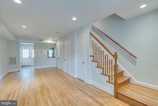 Building Photo - 436 20th St NE