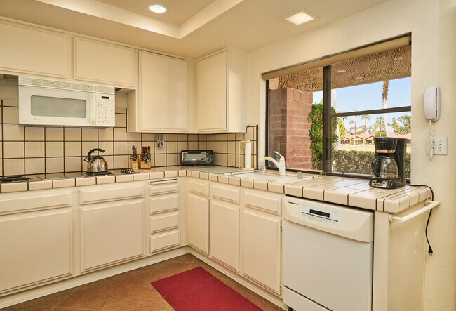 Building Photo - 25 Joya Dr