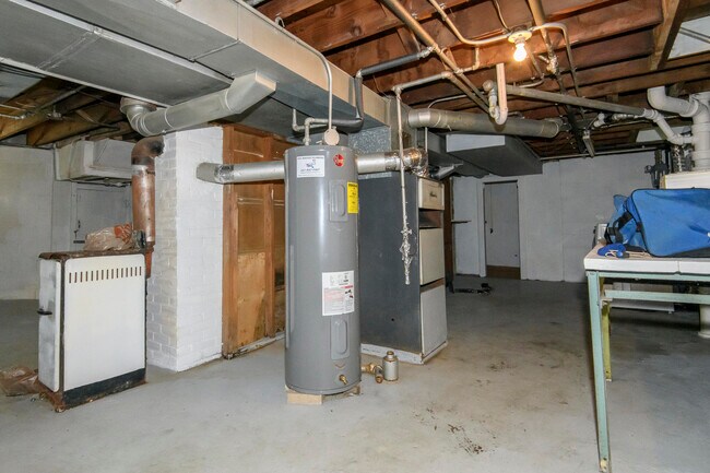 Building Photo - 3940 N 64th St