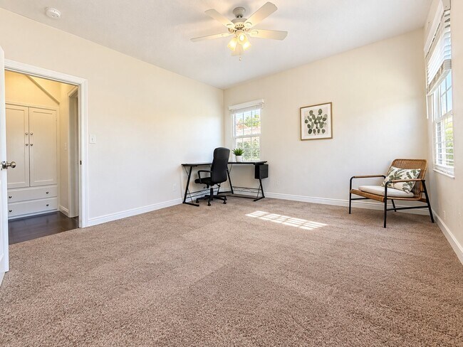 Building Photo - 3013 Somerset Dr