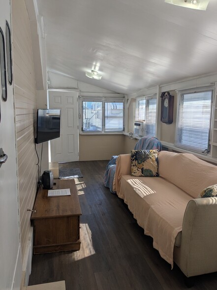 Building Photo - 120 Fortner Ave