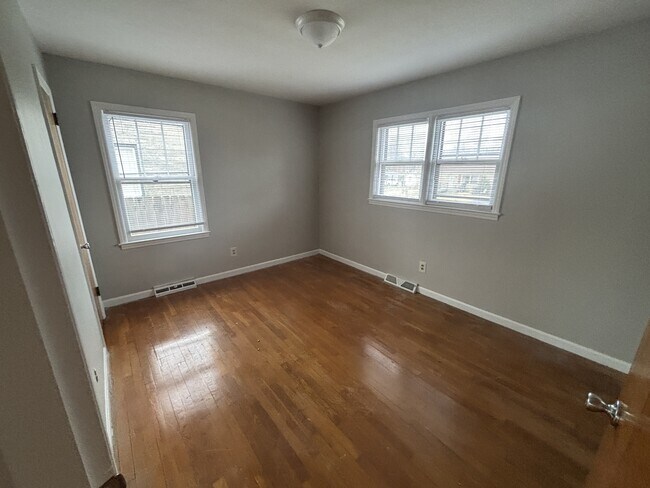 Building Photo - 1724 Silver Ln