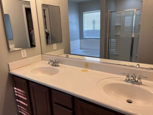 Building Photo - 5 bed 3 bath 3 car garage in San Tan Valley