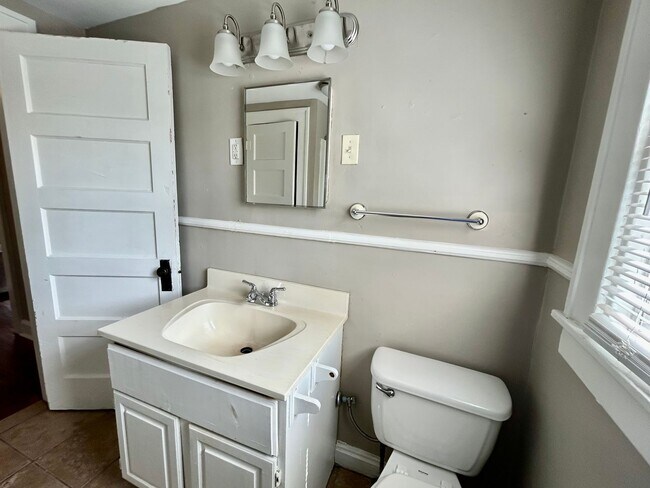 Building Photo - 6 Bedroom in Richmond Near EKU!