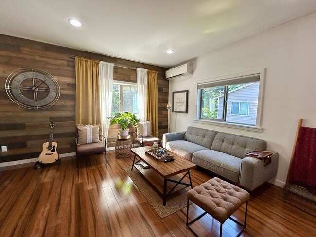 Building Photo - Beacon Hill Townhouse