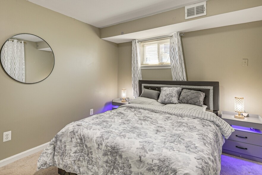 Building Photo - 5929 Camberly Ave