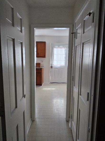 Building Photo - 147 Candlewick Dr