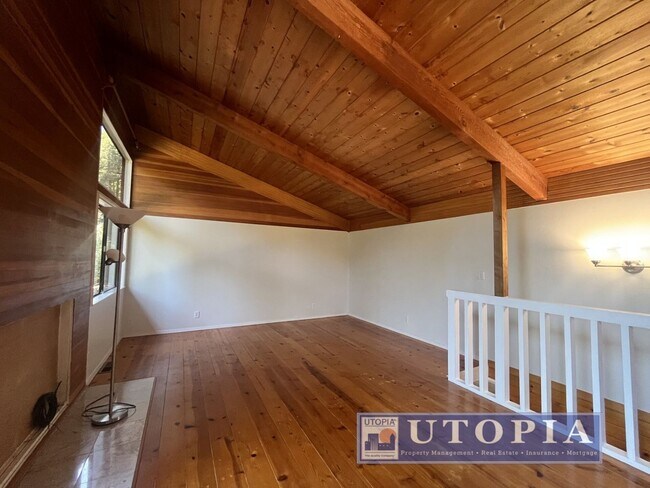 Building Photo - 10585 Redwood Dr