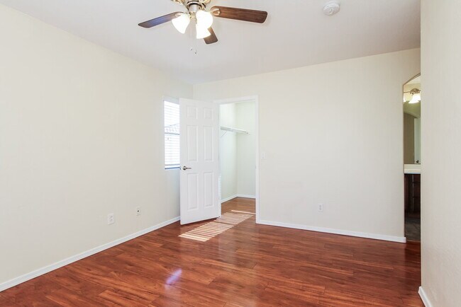 Building Photo - 2519 N 148th Dr