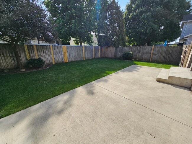 Building Photo - 3 bed, 2 bath, Mishawaka