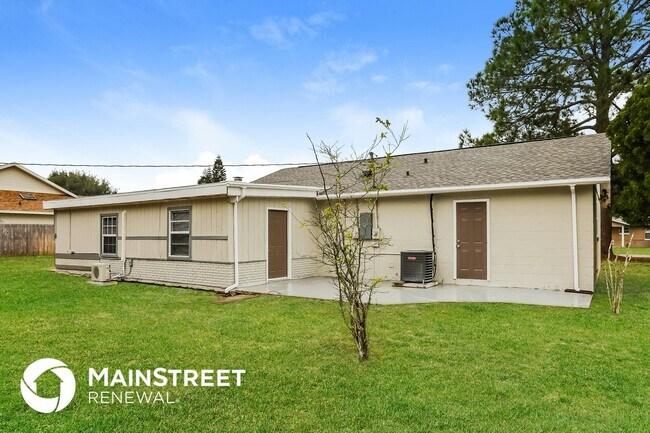 Building Photo - 1567 Lavilla St