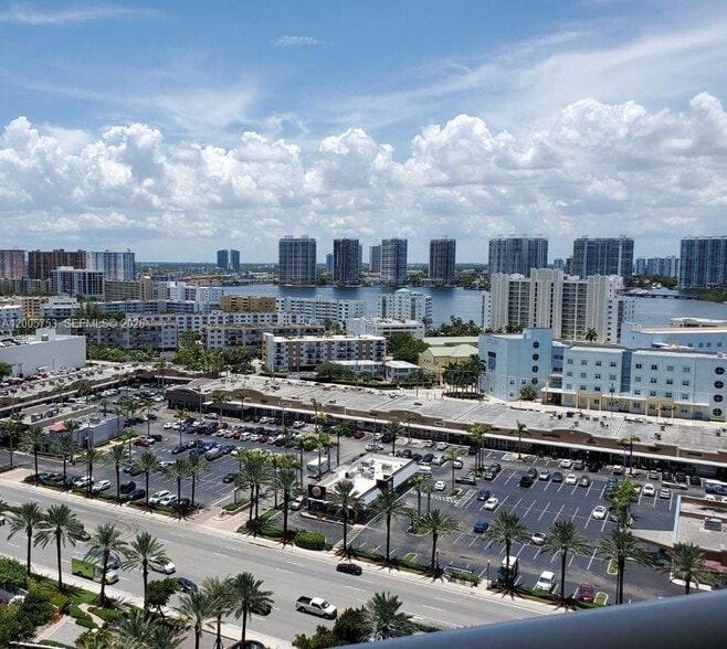 Building Photo - 18201 Collins Ave