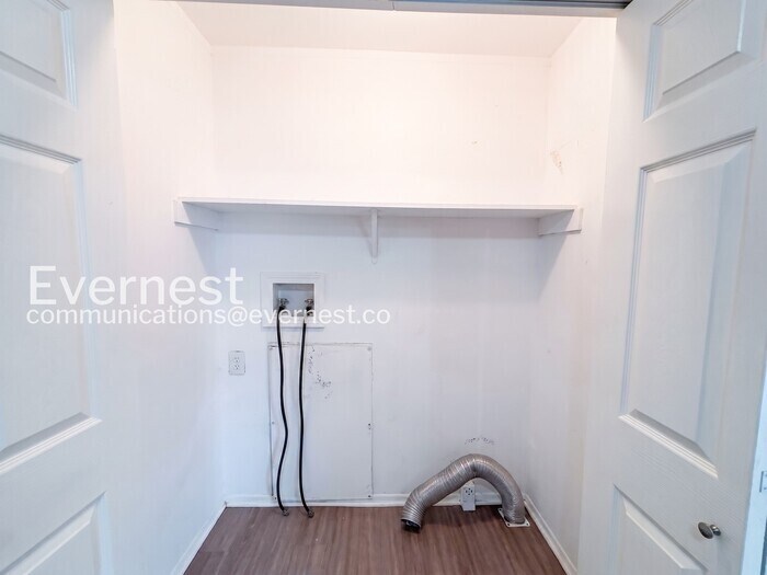 Building Photo - 11711 Greenglen Dr
