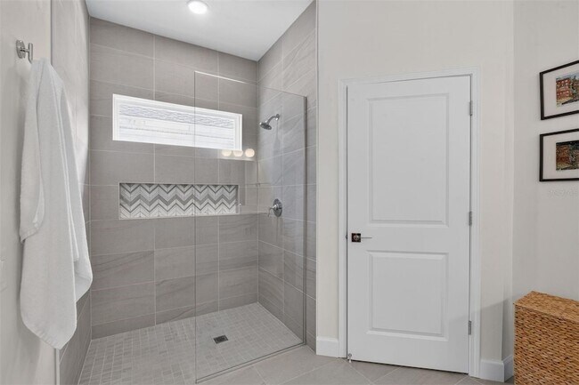 Building Photo - 1075 SW 66th Ter