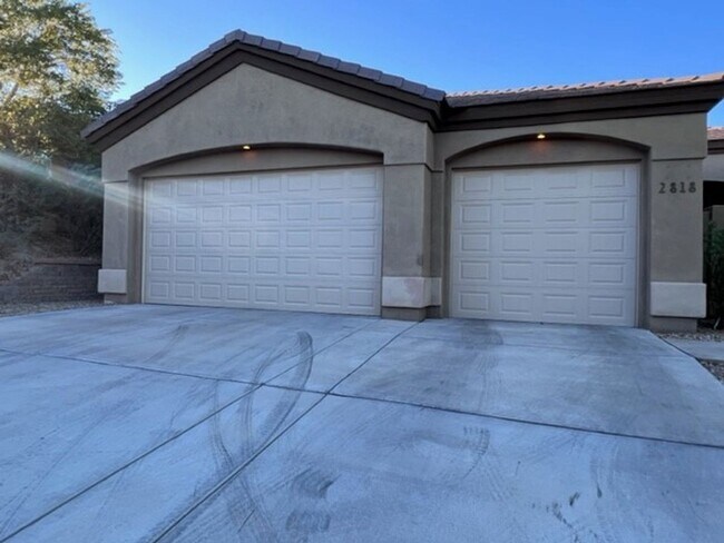 Building Photo - 3 Bed 2 Bath Golf Gated Community Pet Friendly,Boat Garage. Bullhead Parkway