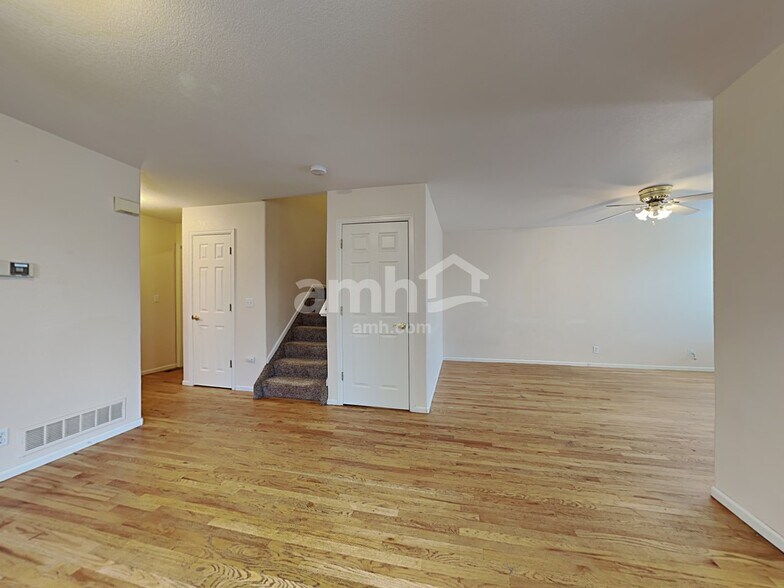 Building Photo - 582 W 91st Dr