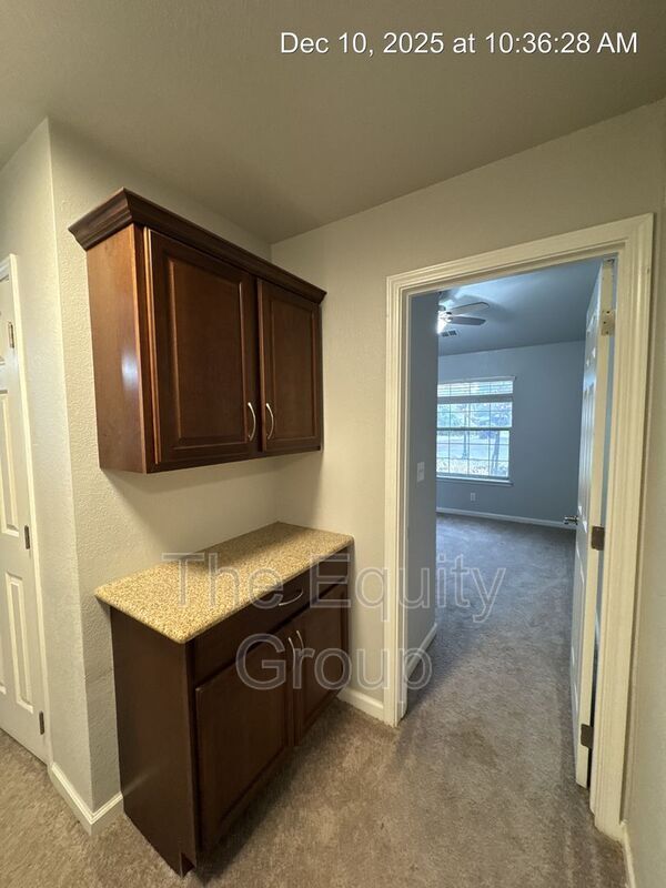 Building Photo - 819 S Pinkham St