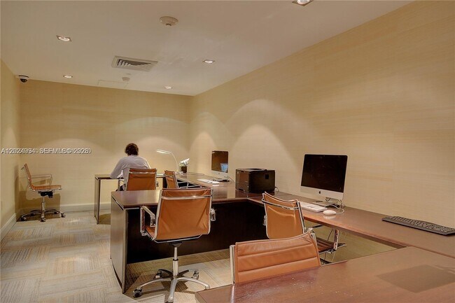 Building Photo - 950 Brickell Bay Dr