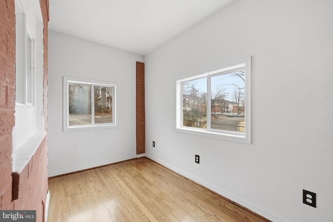 Building Photo - 2030 N Quinn St